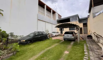 CASA EM BOM ESTADO NA REGIAO DO BAIRRO SANTO ANTONIO EM DIVINOPOLIS MG
