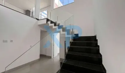 Cobertura à venda em Divinópolis-MG, bairro Manoel Valinhas: 3 quartos, 1 suíte, 2 banheiros, 2 vagas, 195m² de área. Luxo e requinte!