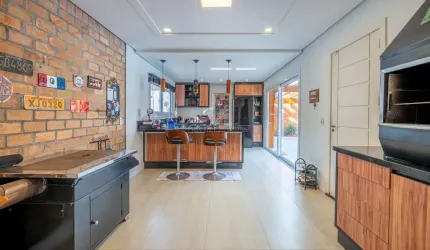 Casa com 2 quartos à venda na Rua Ancara, 118, Espírito Santo, Porto Alegre por R$ 850.000