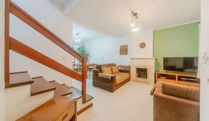 Casa em condomínio fechado com 3 quartos à venda na Avenida Eduardo Prado, 1954, Cavalhada, Porto Alegre por R$ 950.000