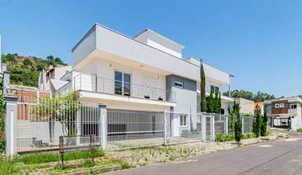 Casa com 4 quartos à venda na Rua Irmão Jaime Biazus, 100, Guarujá, Porto Alegre por R$ 1.500.000