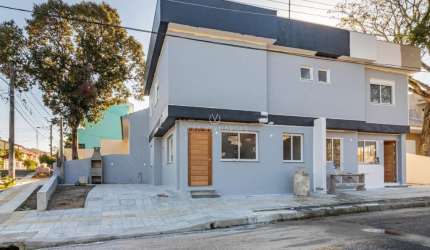 Casa com 3 quartos à venda na Rua Helio Felix Frey, 114, Espírito Santo, Porto Alegre por R$ 417.000
