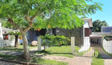Casa com 3 quartos à venda na Rua Antônio Josephino Perrone, 343, Espírito Santo, Porto Alegre por R$ 490.000