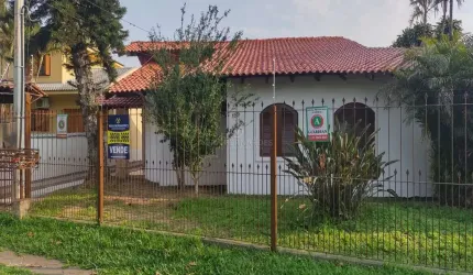 Casa com 4 quartos à venda na Avenida Guarujá, 199, Guarujá, Porto Alegre por R$ 640.000