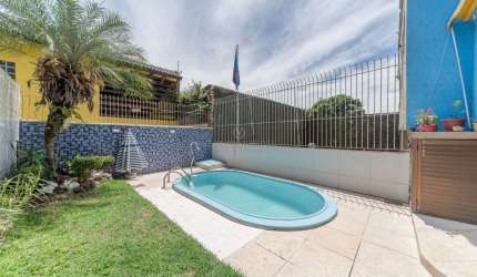 Casa com 3 quartos à venda na Rua Olécio Cavedini, 45, Espírito Santo, Porto Alegre por R$ 689.000