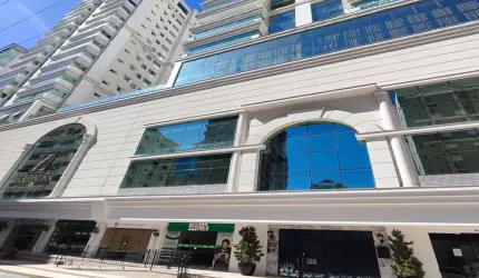 Apartamento com 3 quartos à venda na Rua 238, 165, Meia Praia, Itapema por R$ 2.500.000