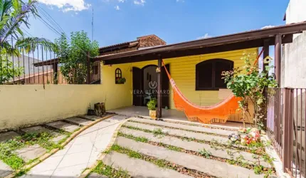 Casa com 3 quartos à venda na Rua Jair de Moura Calixto, 60, Ipanema, Porto Alegre por R$ 325.000