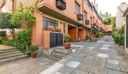Casa em condomínio fechado com 3 quartos à venda na Avenida Jacuí, 978, Cristal, Porto Alegre por R$ 900.000
