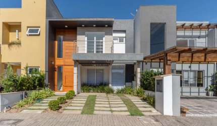 Casa em condomínio fechado com 3 quartos à venda na Rua Carlos Maximiliano Fayet, 80, Hípica, Porto Alegre por R$ 849.000