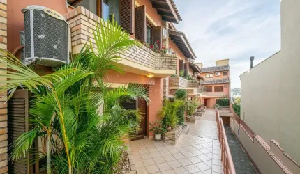 Casa em condomínio fechado com 3 quartos à venda na Rua Padre João Batista Reus, 1040, Vila Conceição, Porto Alegre por R$ 1.060.000