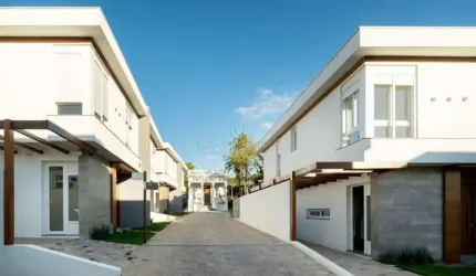 Casa em condomínio fechado com 3 quartos à venda na Avenida Clemenciano Barnasque, 101, Teresópolis, Porto Alegre por R$ 1.490.000