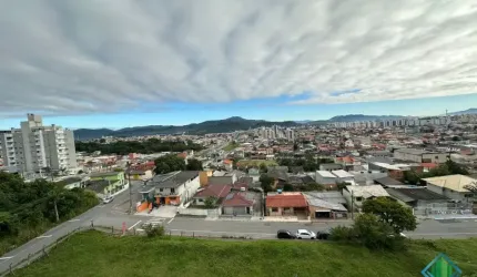 Ótimo apartamento, andar alto com linda vista panorâmica