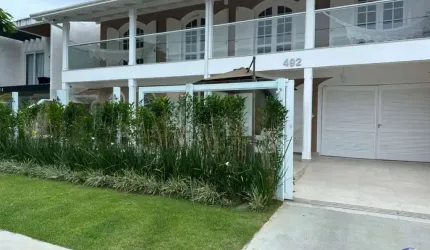 Guaratuba, Residência com piscina aquecida, 4 Quartos sendo 2 Suítes, 4 vagas de Garagem, próxima da praia central, Guaratuba/PR - Imobiliária África