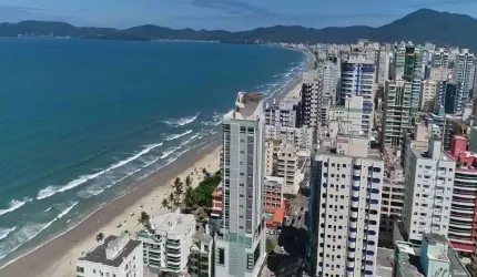 Excelente Cobertura Duplex | 3 Suítes sendo 1 Suíte Master, 4 vagas de Garagem na Meia Praia em Itapema/SC - Imobiliária África