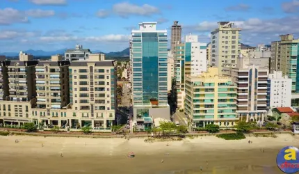 Frente Mar | Excelente Apartamento Novo | 4 Suítes sendo 1 Suíte Master, 3 vagas de Garagem na Meia Praia em Itapema/SC - Imobiliária África