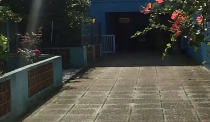 vende em Guaratuba, sobrado em ótima localização