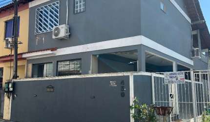 Ótima Casa em Condomínio Califórnia