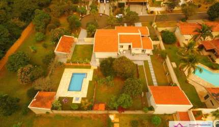 Casa à venda em Condomínio fechado, Vale Verde em Leme/SP!