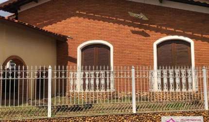 Casa com 4 dormitórios à venda, 289 m² por R$ 700.000,00 - Centro - Leme/SP