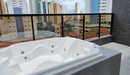 Cobertura  com área privativa e hidromassagem!