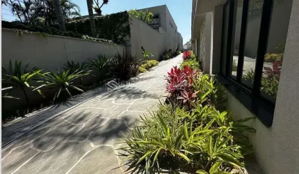 Casa à Venda em Condomínio Hipíca Max Garden com 4 Suítes 6 Vagas de Garagem