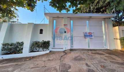 Casa para locação com 3 quartos, 1 suíte e 4 vagas no Centro em Indaiatuba/SP.