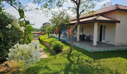 Chácara à venda no condomínio Terras de Itaici com 3 quartos, 1 suíte e área gourmet em Indaiatuba/SP.