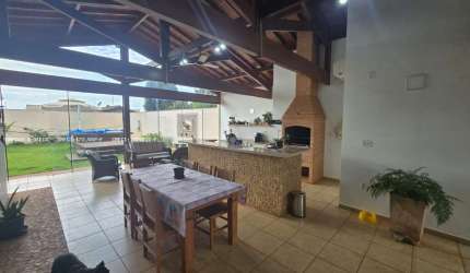 Casa para Venda em Jaboticabal, Colina Verde, 3 dormitórios, 2 suítes, 2 banheiros, 4 vagas