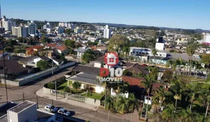 Casa de esquina em localização privilegiada
