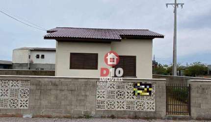 Casa com 3 dormitórios à venda em Balneário Arroio do Silva-SC.