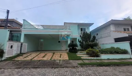 Excelente casa com 5 quartos, sendo 4 suites, quintal, espaco gourmet e piscina - Condominio Green Park