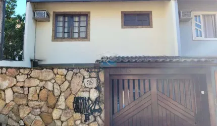Casa com 3 quartos à venda na Vila Genésio Pinto, Cajueiros, Macaé, 193 m2 por R$ 490.000