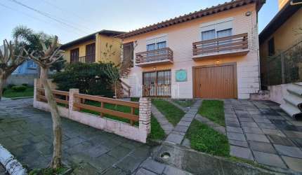 Casa de 04 dormitórios no bairro São Francisco!