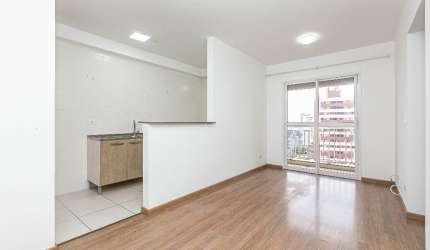 Apartamento para alugar em Condomínio Clube no Capão Raso, com 2 quartos, 1 banheiro e 1 vaga de garagem coberta