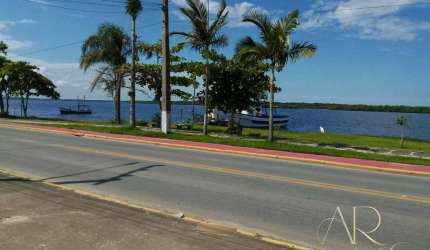 COD 208 - SOBRADO DE ESQUINA DE FRENTE PARA LAGOA - BALNEÁRIO BARRA DO SUL