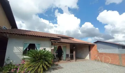 COD. 0210 - CASA COM LAJE NO CENTRO - BALNEÁRIO BARRA DO SUL - SC