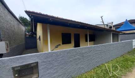 COD 212 - CASA EM ALVENARIA, NO CENTRO, A 200 METROS DO MAR |BBS.