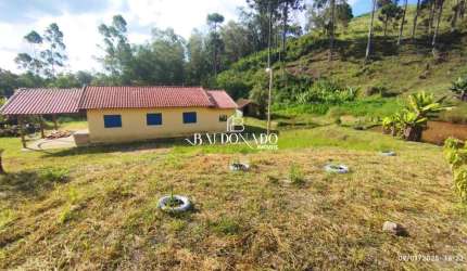 Chácara à Venda em Munhoz MG 5.000 m² Nascente lago 3 DORM.