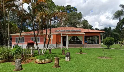 Chácara em Extrema MG à venda 10.000 m² piscina pomar
