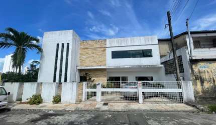 Casa de Luxo no Bairro de Casa Amarela