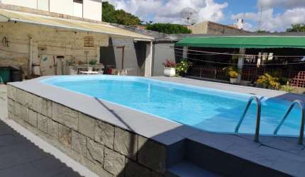 CASA EM SAN MARTIN COM TERRENO E PISCINA