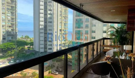 Apartamento todo reformado com vista mar e alto padrão!