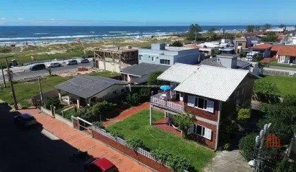 Casa com 4 dormitórios à venda, 200 m² por R$ 1.100.000 - Centro - Balneário Gaivota/SC