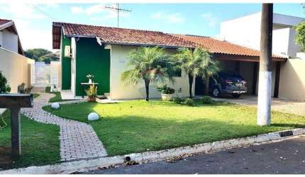 Casa a venda no Residencial Vale Florido I em Piratininga, com 3 quartos sendo 2 suites, 2 vagas, próximo ao Residencial Morada do Sol.