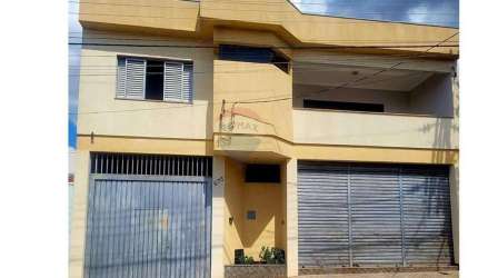 casa sobrado a venda 3 quartos, garagem para 2 carros, proximo ao ginasio panela de preção