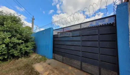 Chácara à venda - Vale do Igapó com 2 quartos, 1 sala 1 cozinha, 2 banheiros, área gourmet com 1 churrasqueira e piscina otímo imóvel