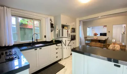 Imperdível Casa à venda em Brusque-SC, Centro I: 3 quartos, 2 salas, 1 banheiro, 100m² de área. Imóvel pode ser residencial ou comercial, ou ambos.