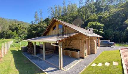 Sítio à venda em Botuverá - SC: 250m² de area construída e  9.000m² de área total, todo plano e lindo!