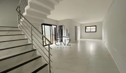 Imperdível oportunidade de adquirir sua residência dos sonhos em Brusque-SC, no bairro Santa Terezinha! Casa com 3 quartos, 1 suíte, 2 salas, 2 banheiros, 2 vagas de garagem e 172,63m² de área.