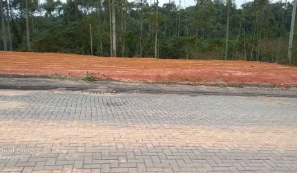 Terreno à venda no Centro de Guabiruba-SC com 338m² de área.